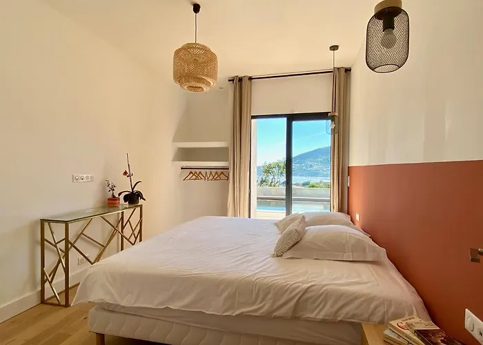 Villa De Standing Avec Magnifique Vue Et Piscines Privées,