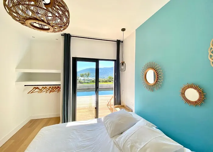 De Standing Avec Magnifique Vue Et Piscines Privées, * Sagone (Corsica)