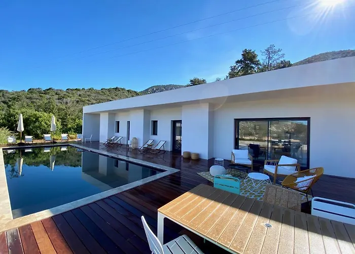 De Standing Avec Magnifique Vue Et Piscines Privées, Sagone (Corsica)
