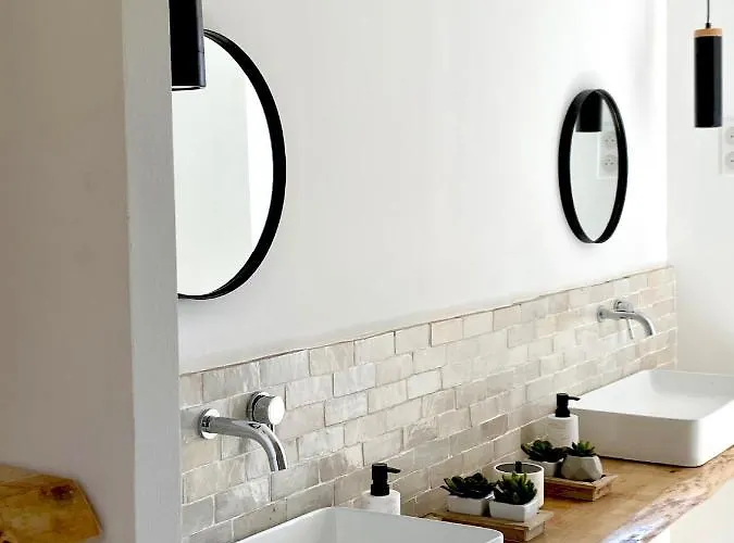 De Standing Avec Magnifique Vue Et Piscines Privées, Villa Sagone (Corsica)