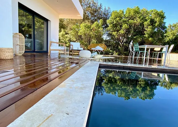 Villa De Standing Avec Magnifique Vue Et Piscines Privées, Sagone (Corsica)