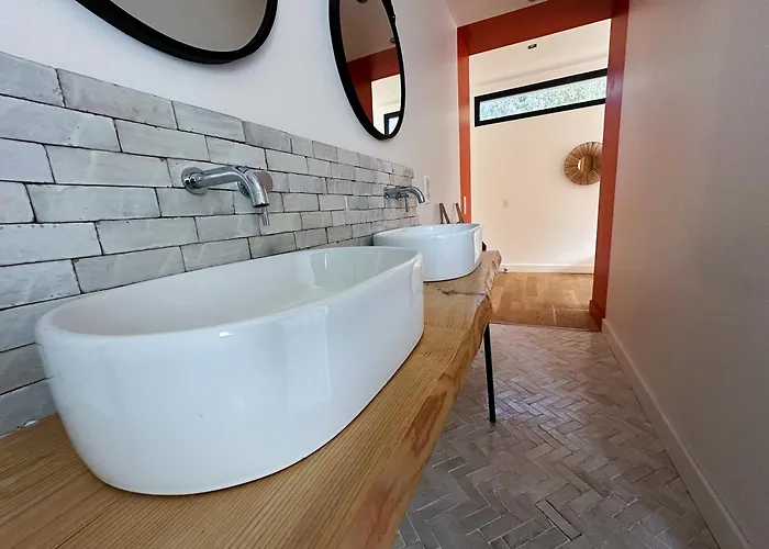 Villa De Standing Avec Magnifique Vue Et Piscines Privées, Sagone (Corsica)