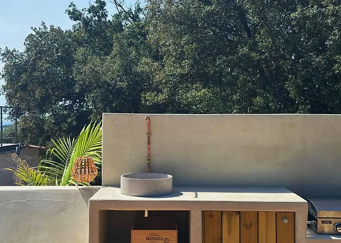 Villa De Standing Avec Magnifique Vue Et Piscines Privées, Sagone (Corsica)