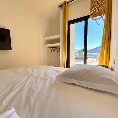 De Standing Avec Magnifique Vue Et Piscines Privees, Villa Sagone (Corsica)