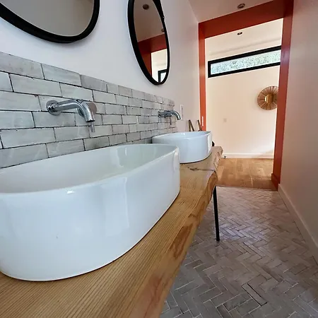 וילה De Standing Avec Magnifique Vue Et Piscines Privees, סאגון