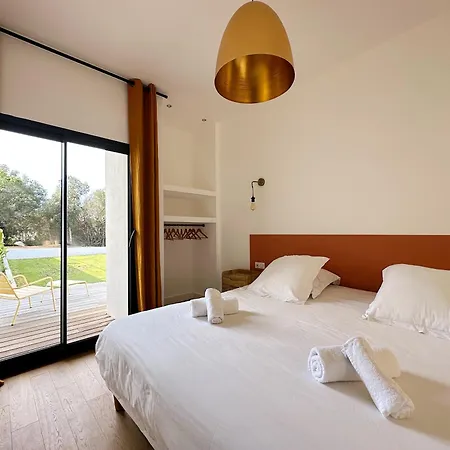 Βίλα De Standing Avec Magnifique Vue Et Piscines Privees,