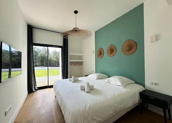 De Standing Avec Magnifique Vue Et Piscines Privees, * Sagone (Corsica)