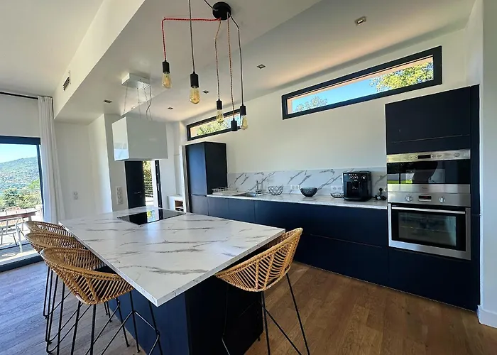 De Standing Avec Magnifique Vue Et Piscines Privees, Vila Sagone (Corsica)